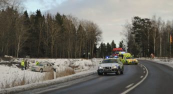 Trafikolycka i Huddinge: Förare körde in i butik